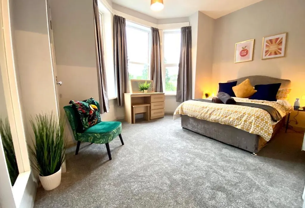 Funky Beach Retreat: Stylish Apartment Near Bournemouth-1