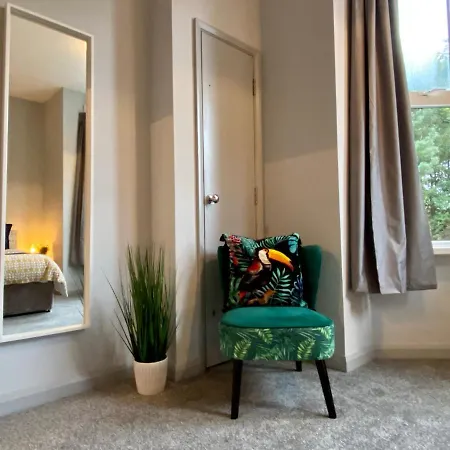 Funky Beach Retreat: Stylish Apartment Near Bournemouth-3